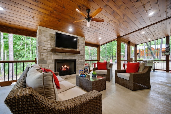 Een smart-tv en een open haard