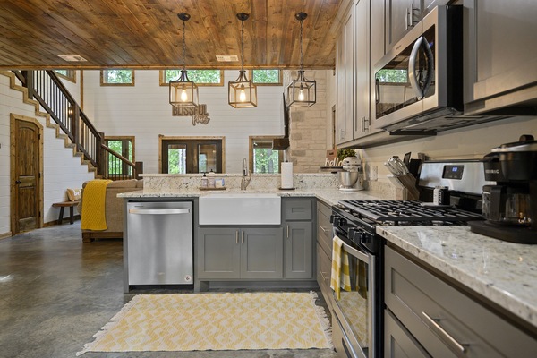 Frigorifero, microonde, forno, piano cottura