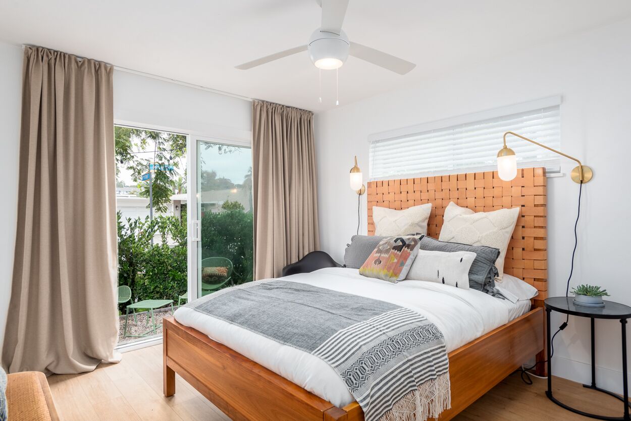 4 bedrooms, desk, iron/ironing board, travel crib