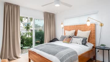 4 bedrooms, desk, iron/ironing board, travel crib