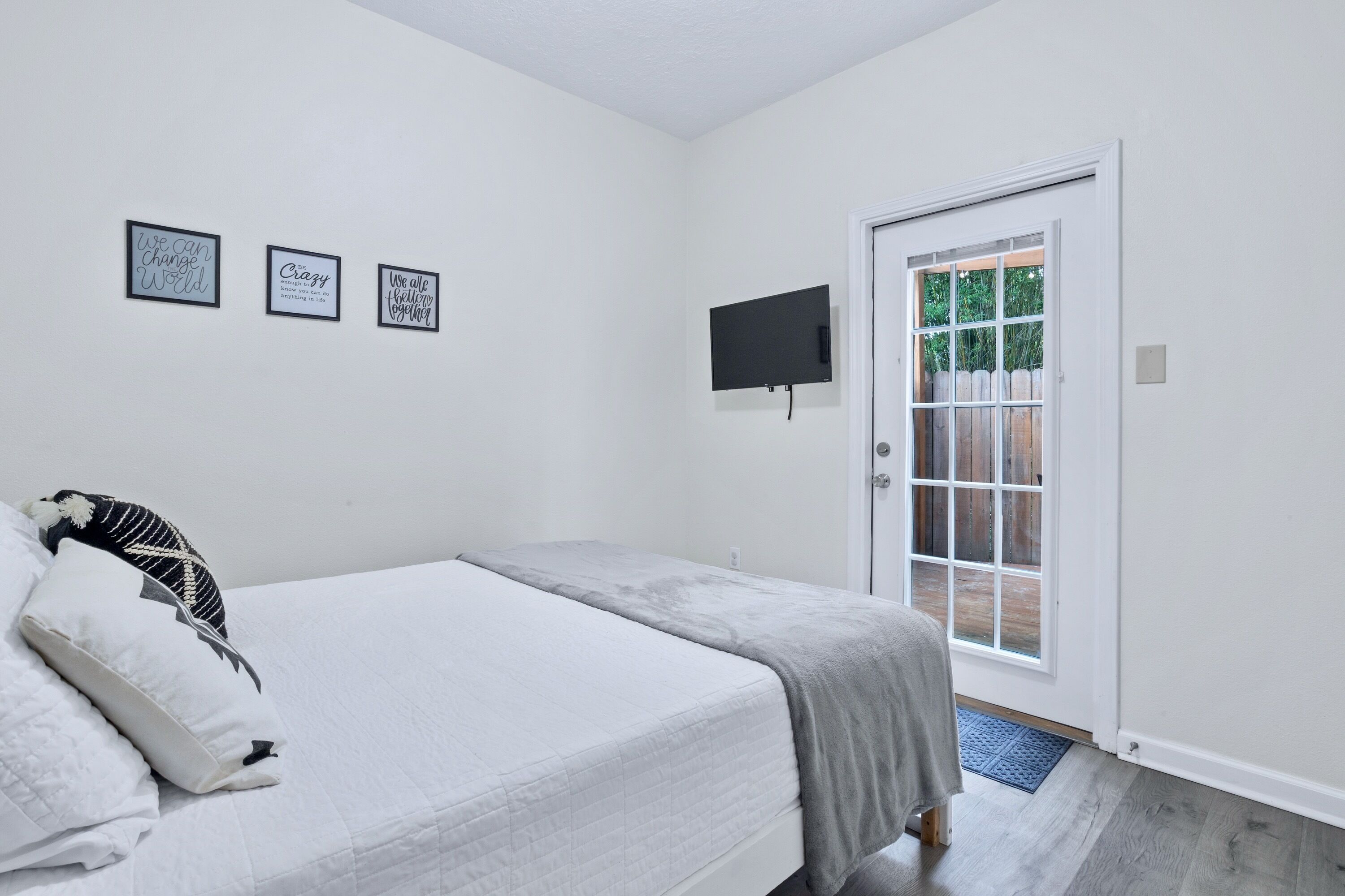 3 bedrooms, desk, iron/ironing board, travel crib