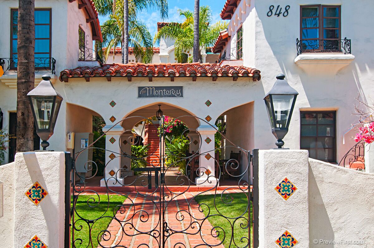 Coronado Beach Condo - centrally located to beach and town