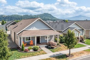 Exterior - Camp Claw. Home for all your PNW adventures! (Enumclaw)