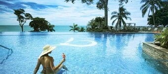 Marlene's Executive Beachfront Condo