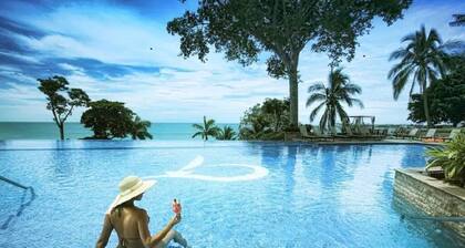 Marlene's Executive Beachfront Condo