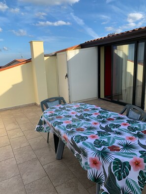 Outdoor dining - Description (Corigliano Scalo)