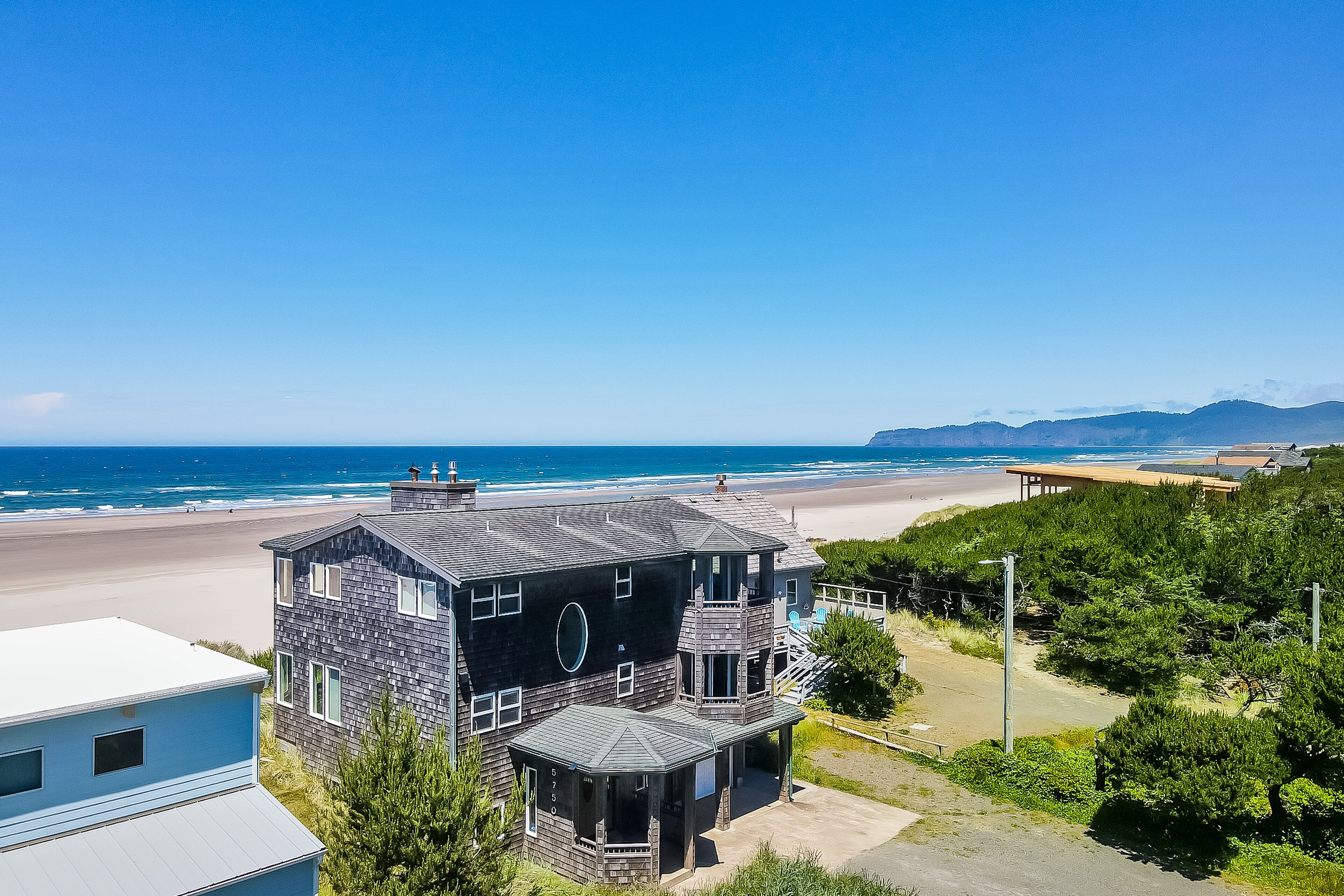 Dog-Friendly Beachfront Escape W/ Large Deck, Free WiFi, Fireplace & Ocean View