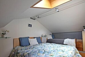 2 bedrooms, iron/ironing board, free WiFi, bed sheets