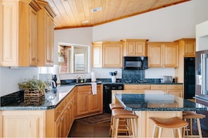 Køleskab, mikrobølgeovn, ovn, kogeplade