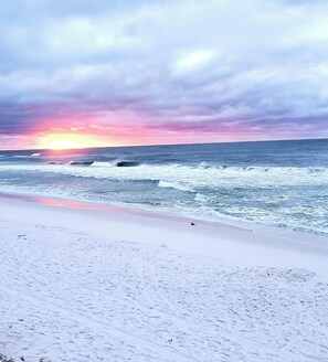A beach with waves and a sunset. - "SALT THERAPY"  Waterfront Condo. Destin, Florida (Destin)
