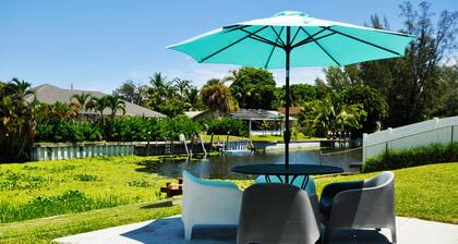 House on a Canal, walk to Zoo, Science Museum & Park