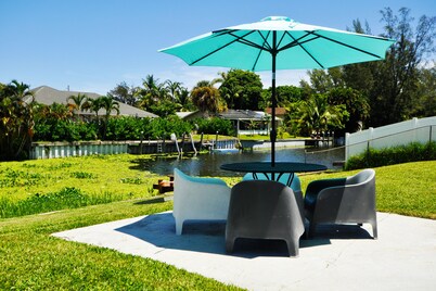 House on a Canal, walk to Zoo, Science Museum & Park