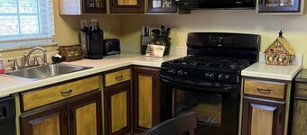 Thoughtfully decorated 3 bedroom Home in Historic Harmony