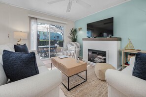 Smart TV, stereo - Sea Cabin 10B | by Salt Water Vacations (Miramar Beach)