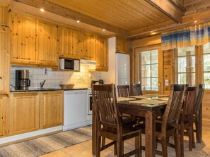 Fridge, microwave, dishwasher, cookware/dishes/utensils