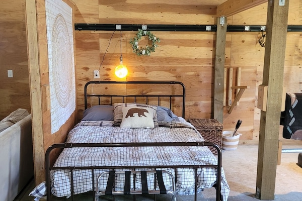 Queen bedroom on main level.