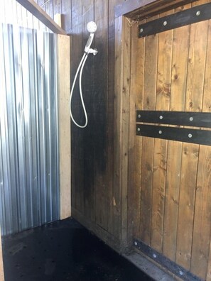Dusche, Handtücher, Seife, Shampoo
