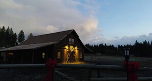 Exterior - Maggie’s Barn & Bunkhouse (Kalispell)