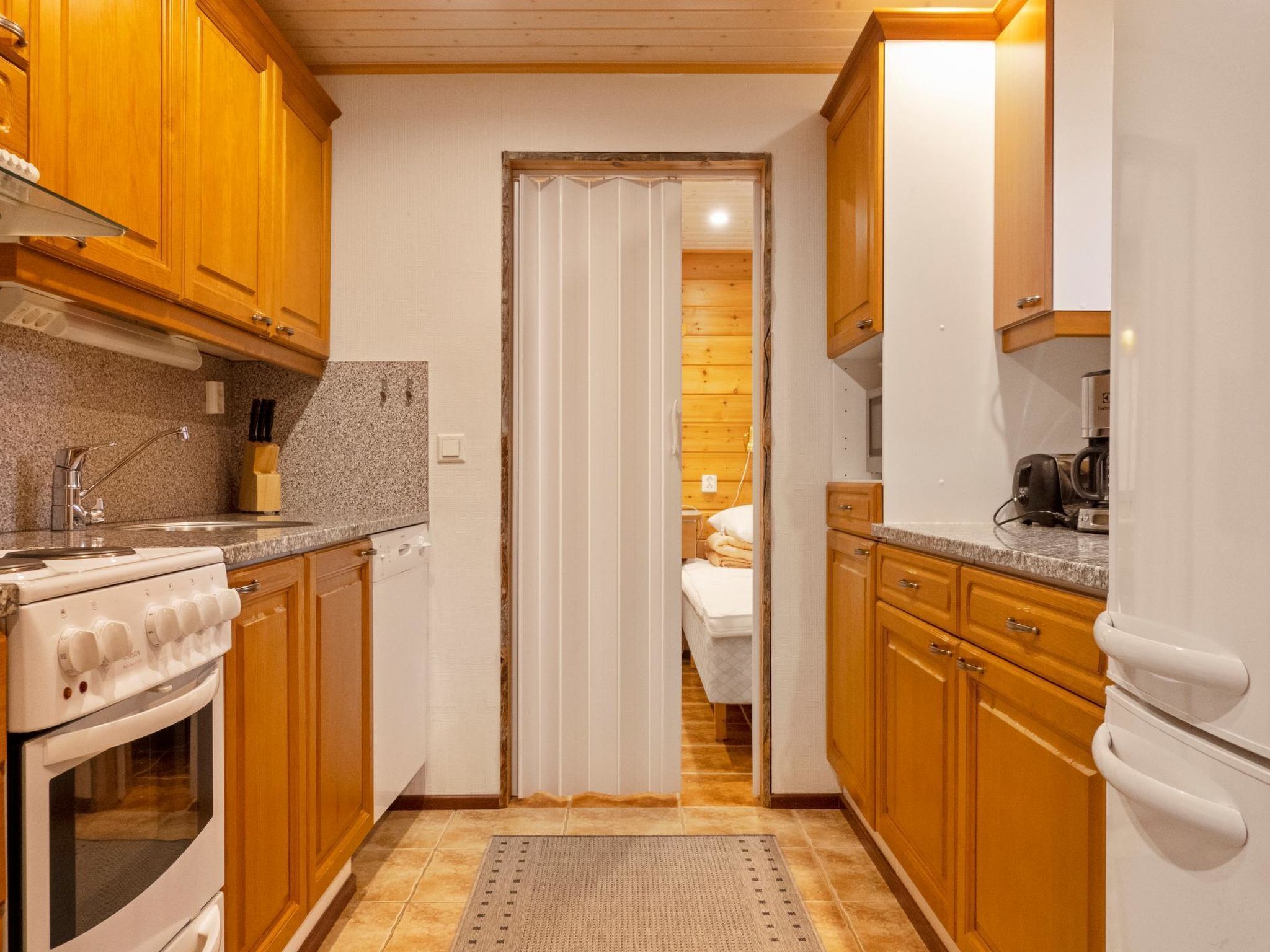 Fridge, microwave, dishwasher, cookware/dishes/utensils