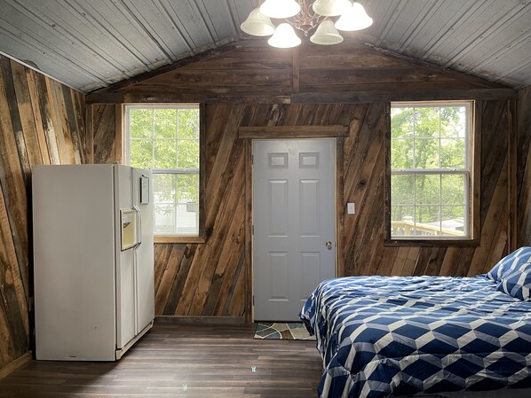 1 bedroom, bed sheets