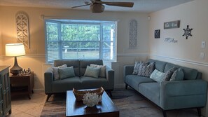 TV - Beautiful private 4 bed family home w/pool . Sleep 10 people (Port St. Lucie)