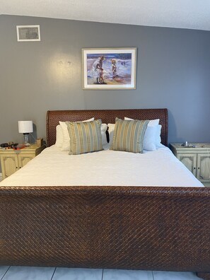 4 bedrooms, WiFi, bed sheets