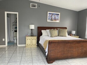 4 bedrooms, WiFi, bed sheets