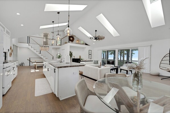 المنشأة من الداخل