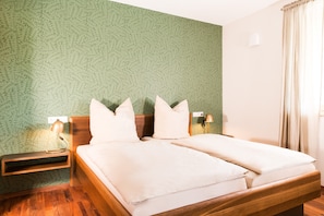 2 室のベッドルーム、WiFi (無料)、ベッドシーツ