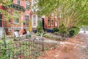 Property grounds - Luxe Logan Circle 1BR w/ W/D, close to U Street, Metro, by Blueground (Washington, D.C.)