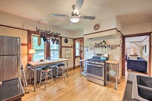 Fridge, microwave, stovetop, toaster - Chic Milwaukee Apartment in Hip Neighborhood! (Milwaukee)