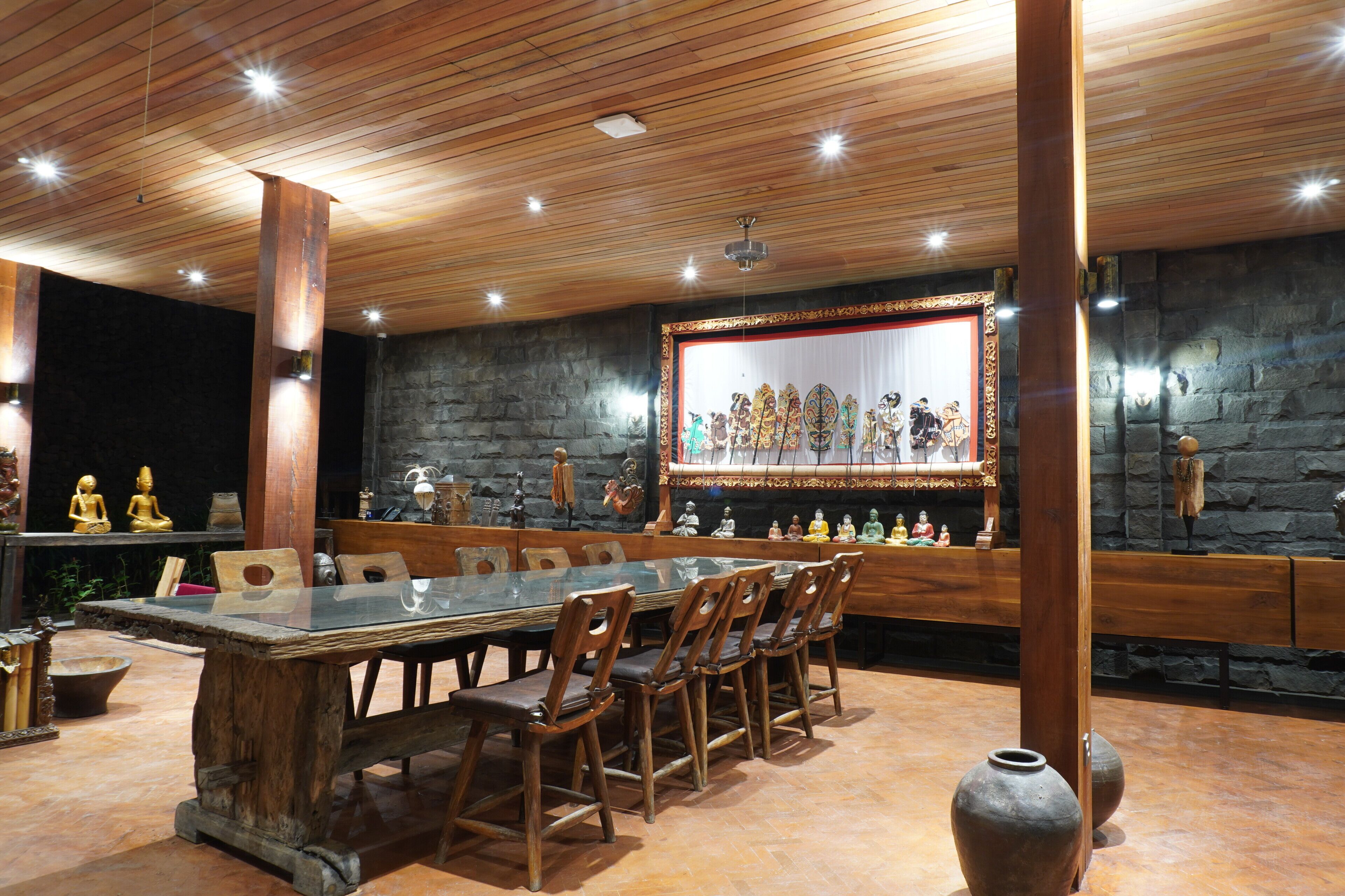 Meeting facility