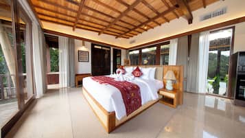 Songket Room | Minibar, caja de seguridad en la habitación y escritorio
