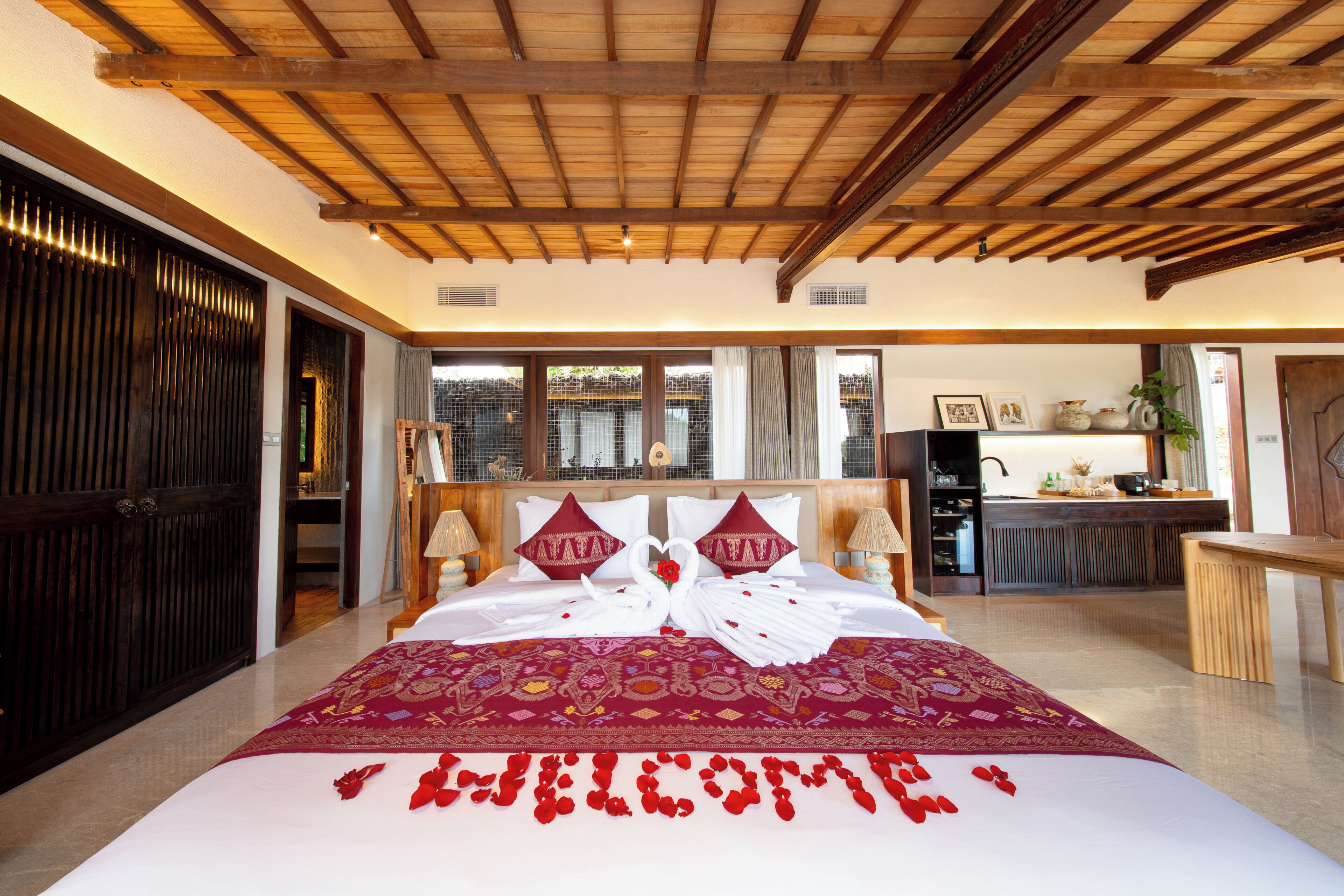 Songket Room | Frigobar, cofres nos quartos, escrivaninha