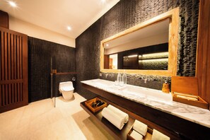 Chambre Double Deluxe, balcon, vue piscine | Salle de bain