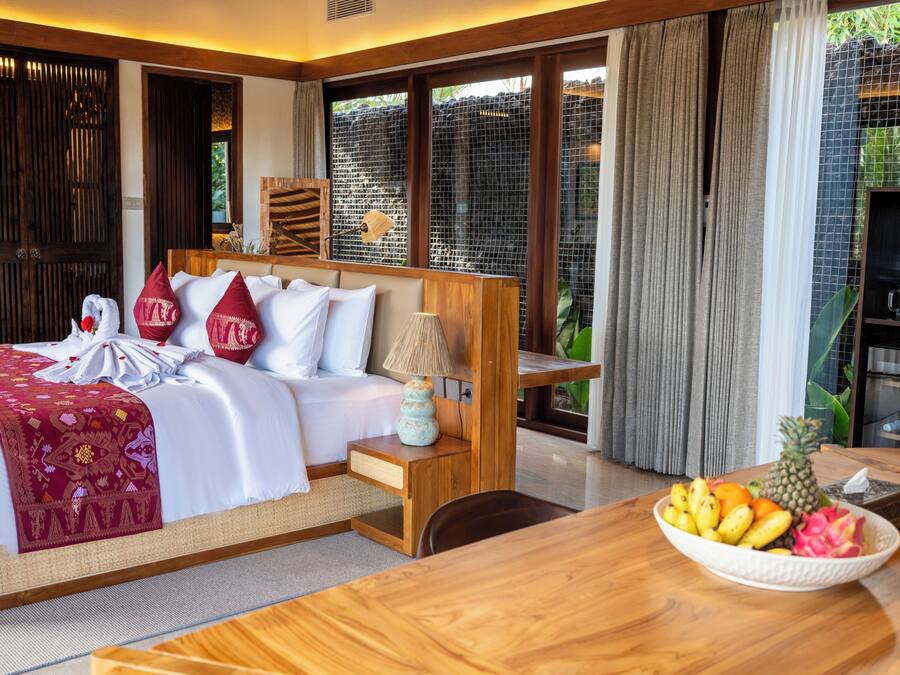 Songket Room | Minibar, in-room safe, desk, laptop workspace