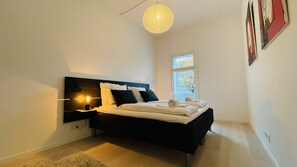 2 bedrooms, iron/ironing board, travel cot, free WiFi