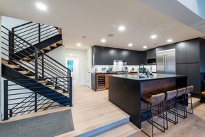 Fridge, microwave, oven, stovetop - *President's Day Sale* Save up to 30% on Park City Ski Vacations, 72 Hours Only! (Park City)