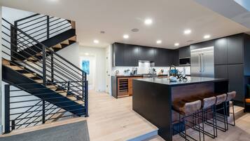 Réfrigérateur, four, plaque de cuisson, lave-vaisselle