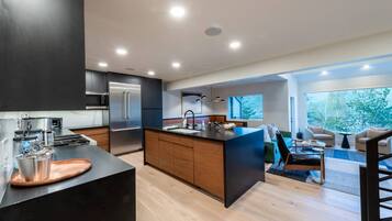 Réfrigérateur, four, plaque de cuisson, lave-vaisselle