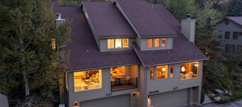 High-End, Designer Ski Home | 200 Yards to Park City Skiing | Private Hot Tub | Private Gym