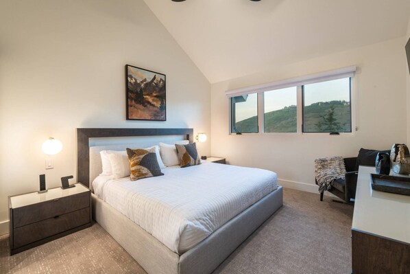 4 bedrooms, memory-foam beds, iron/ironing board, free WiFi