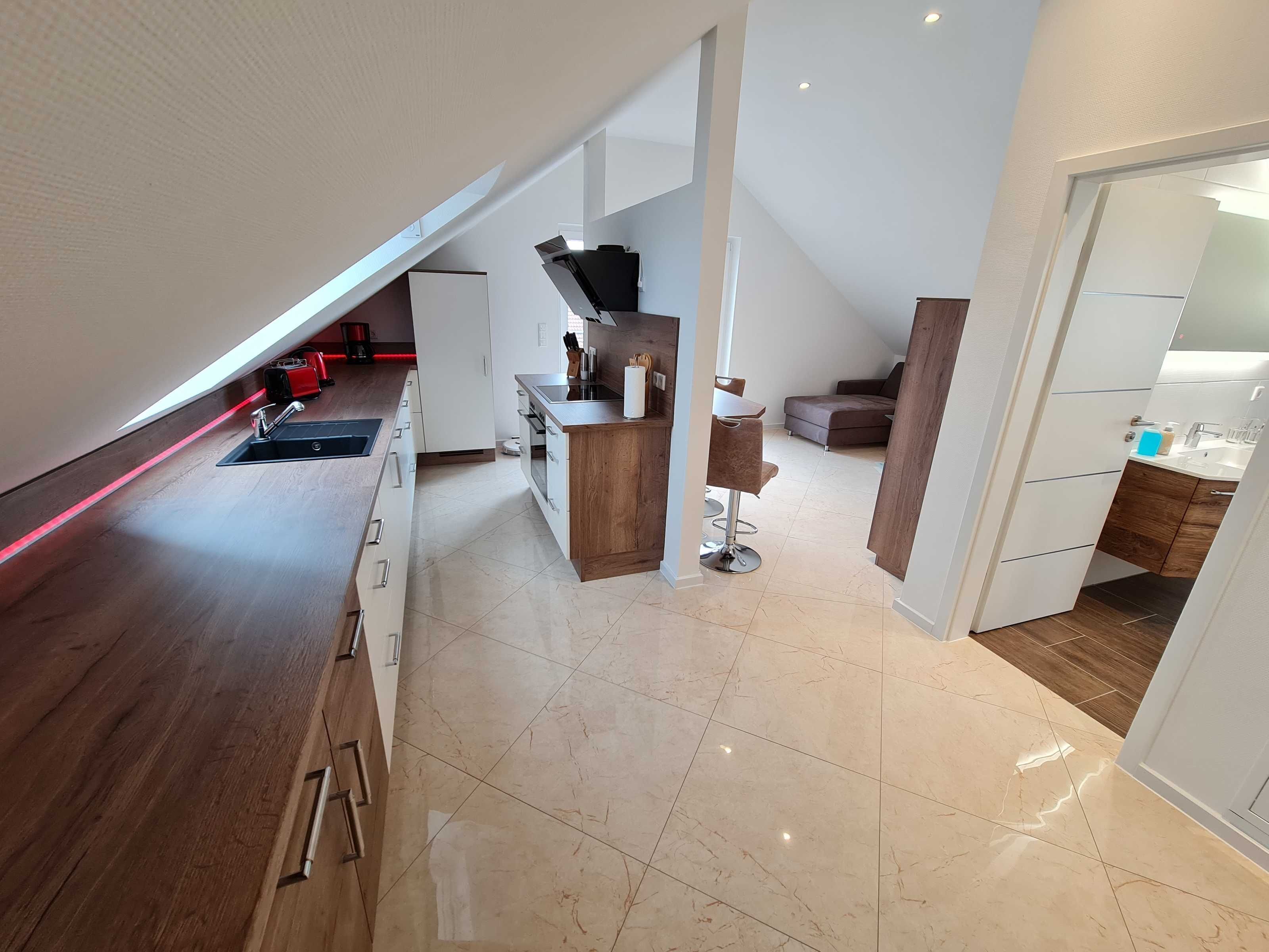 Kühlschrank, Ofen, Geschirrspüler, Hochstuhl