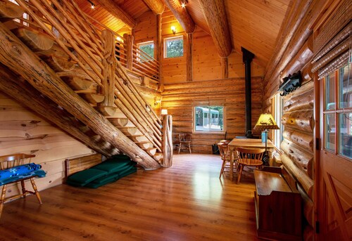The Log Cabin - Perfect Haven in the Woods Near Stevenson