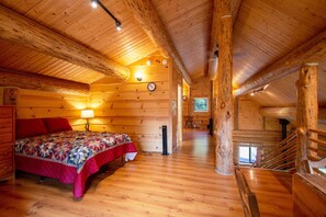 2 bedrooms, iron/ironing board, free WiFi, bed sheets - The Log Cabin - Perfect Haven in the Woods Near Stevenson (Stevenson)