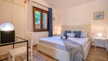 2 slaapkamers, een bureau, een strijkplank/strijkijzer, gratis wifi