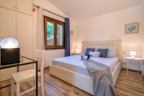 2 bedrooms, desk, iron/ironing board, free WiFi - Villa "Aloe" with Mountain & Sea Views, Wi-Fi, Air Conditioning, Hot Tub (Costa Paradiso)