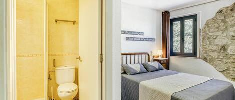 6 chambres, fer et planche Ă  repasser, Wi-Fi gratuit, draps fournis