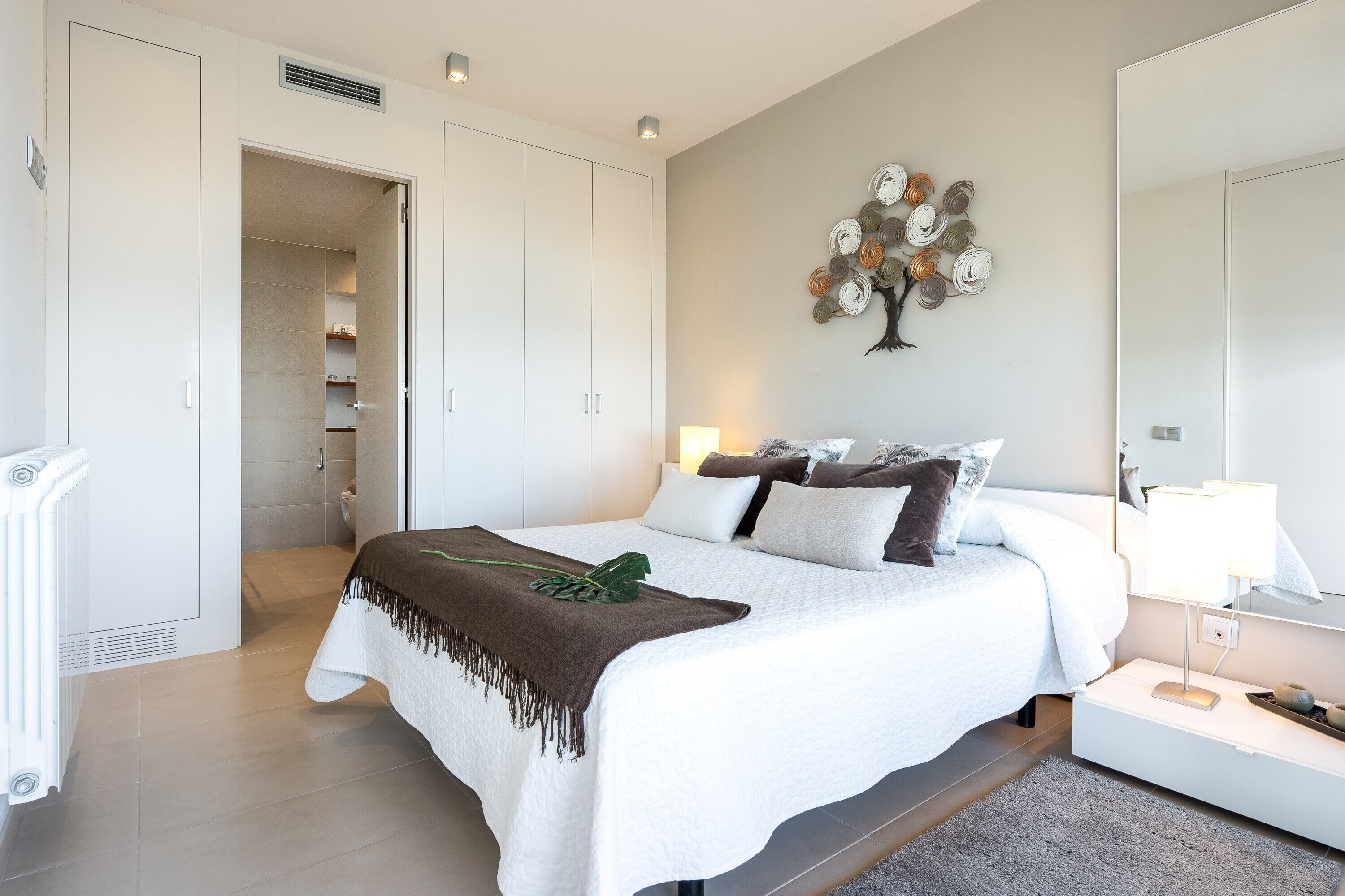 2 bedrooms, iron/ironing board, free WiFi, bed sheets