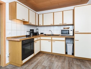 Køleskab, mikrobølgeovn, ovn